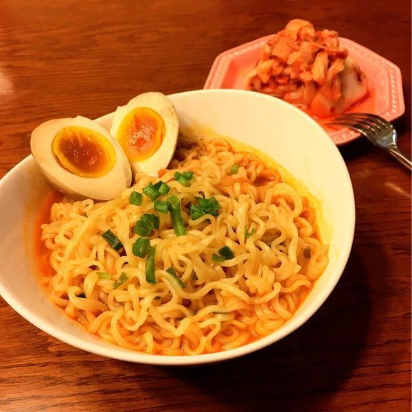 公仔面和方便面的区别，公仔面和方便面的区别是什么（只因它平价却温暖人心）