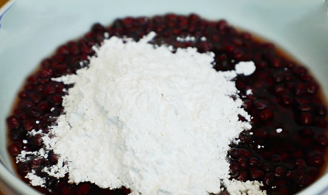 红豆糯米糕怎么做，红豆沙糯米糕简单做法（想吃红豆糯米糕不要出去买啦）