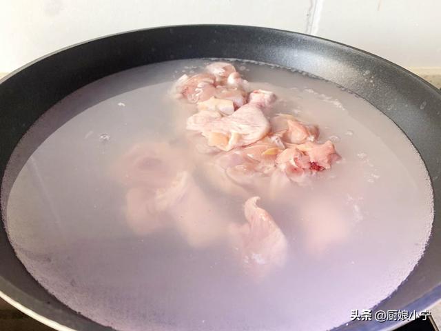 冻鸡腿怎么做好吃（鸡肉滑嫩不腥吃着放心）