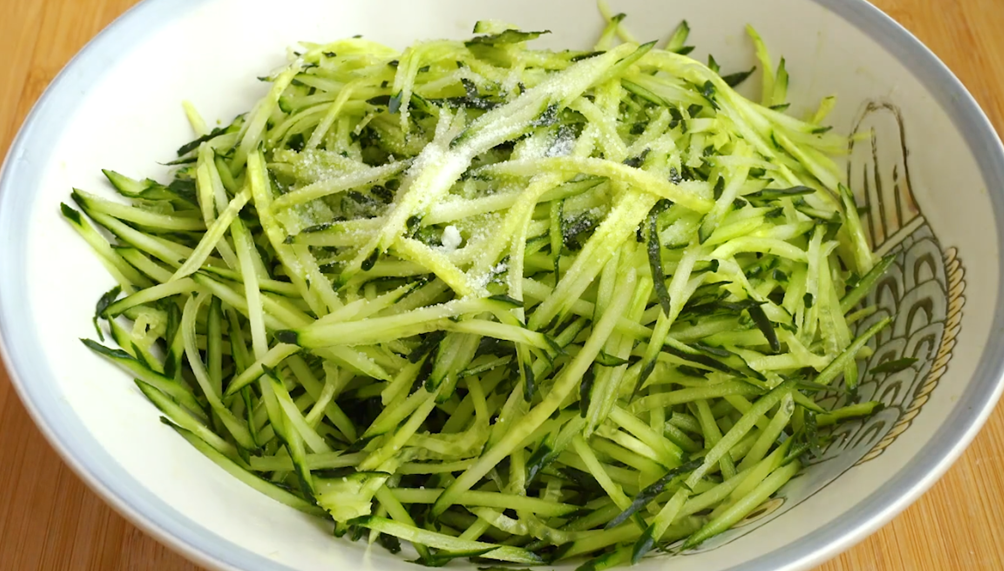 图片[2]-【黄瓜馅饺子】做法步骤图 清淡美味营养好 孩子特别喜欢吃-起舞食谱网