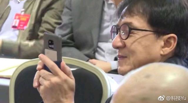 华为手机代言人，华为手机的代言人是谁（盘点那些用华为手机的名人）