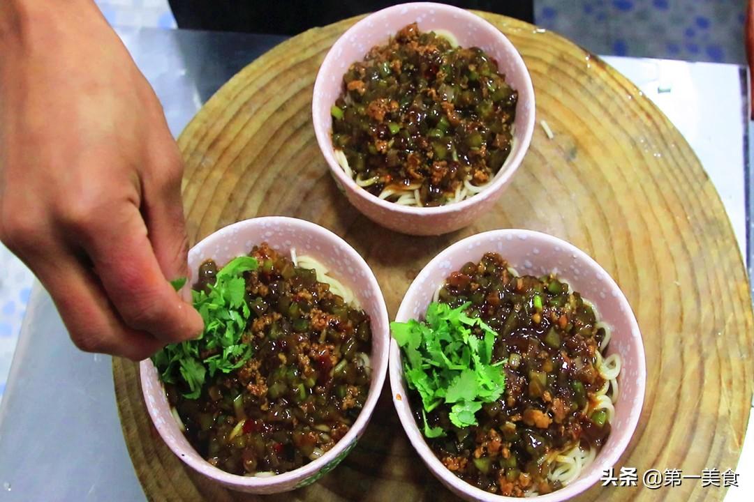 炸酱面用什么酱，炸酱面用什么酱炒（做炸酱面到底用黄豆酱还是甜面酱）