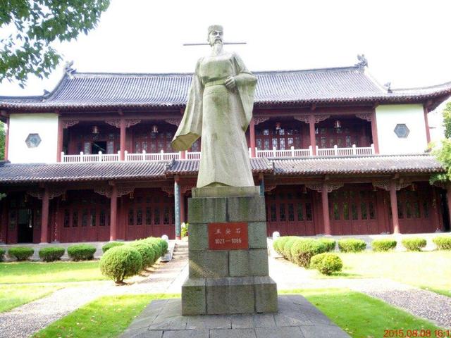 含风的诗句，含月的诗句和情感（描写薄衣轻纱的5首古诗）