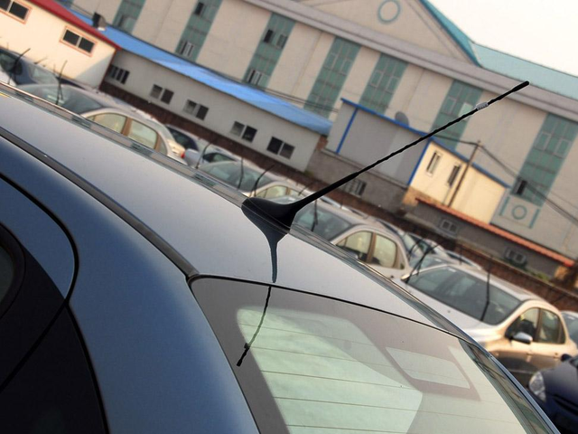 车顶的鲨鱼鳍做什么用的，车顶上边的鲨鱼鳍做什么用的（汽车车顶上的“鲨鱼鳍”有啥用）