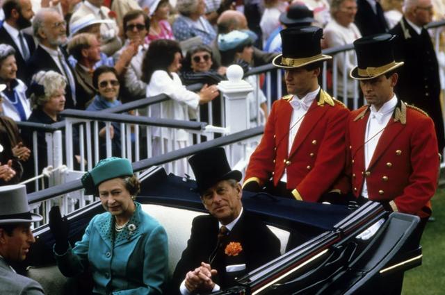 绿宝石项链的寓意，绿宝石戒指寓意（女王厚此薄彼爱它不爱它）