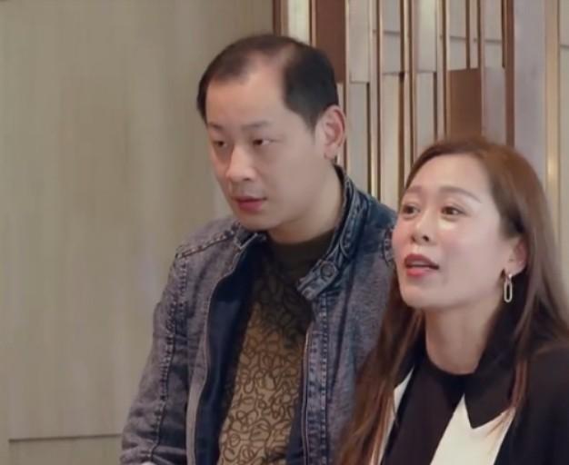 赵本山徒弟文松老婆好美，身材苗条长相清纯似学生，疑是富二代
