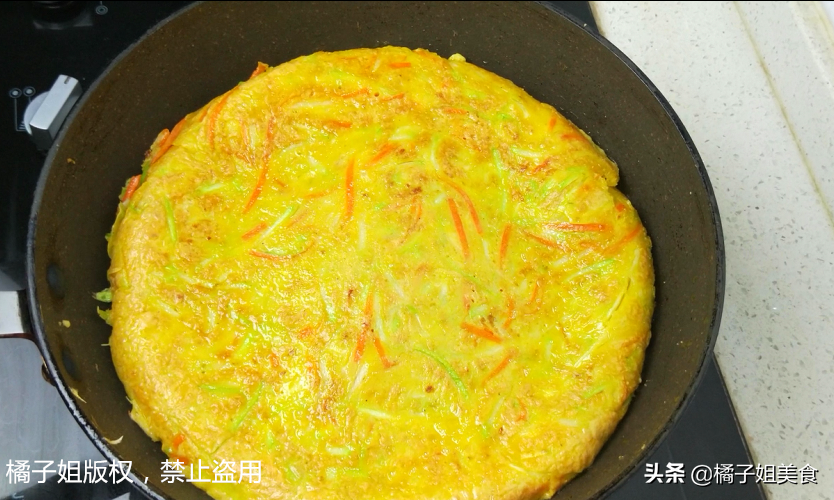 圖片[8]-【西葫蘆胡蘿卜雞蛋餅】做法步驟圖 全家人都愛(ài)吃 看完包你學(xué)-起舞食譜網(wǎng)