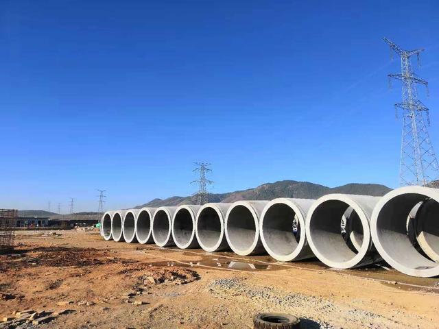 水泥管设备厂家哪家好，水泥管设备厂家（昭通宏鼎管道公司专业生产各种类型水泥管、顶管）