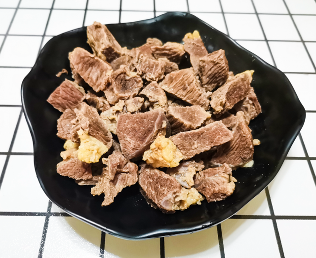 土豆炖多久会烂，土豆轻松炖烂的技巧（热乎的西红柿土豆炖牛肉半小时就可以出锅）