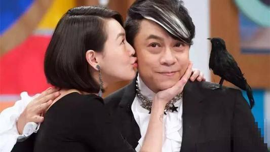 2,蔡康永的隐秘往事,与男友相爱26年甜蜜如初,被称为最后的贵族