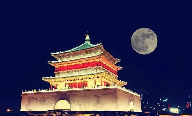 今月曾经照古人，今月曾经照古人原文（古人不见今时月）