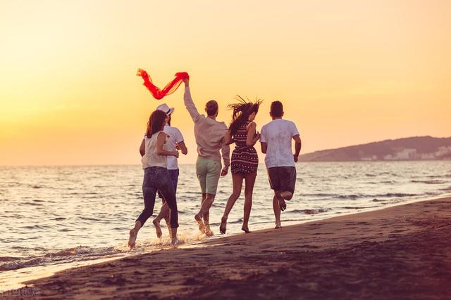 性格内向的人怎样才能变得开朗，内向的人如何才能够变得开朗（性格内向孤僻不善言辞怎么办）