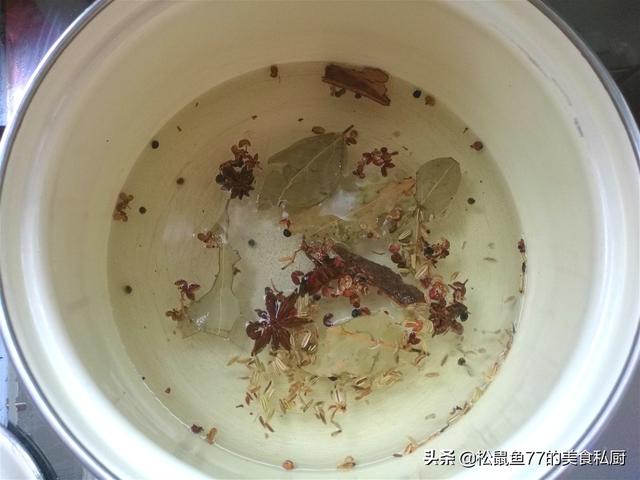 羊肉饺子怎么做，怎样调制羊肉饺子馅（一口一个抱团儿又爆汁儿）