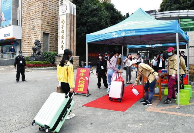 尿素袋子什么梗，尿素袋为什么叫尿素袋（化肥袋子装行李引起巨大争议）