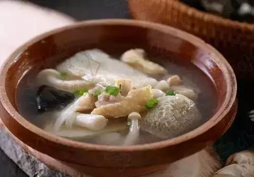 六月鲜是生抽还是老抽，生抽和六月鲜（春节家宴，必不可少的美味鸡汤）