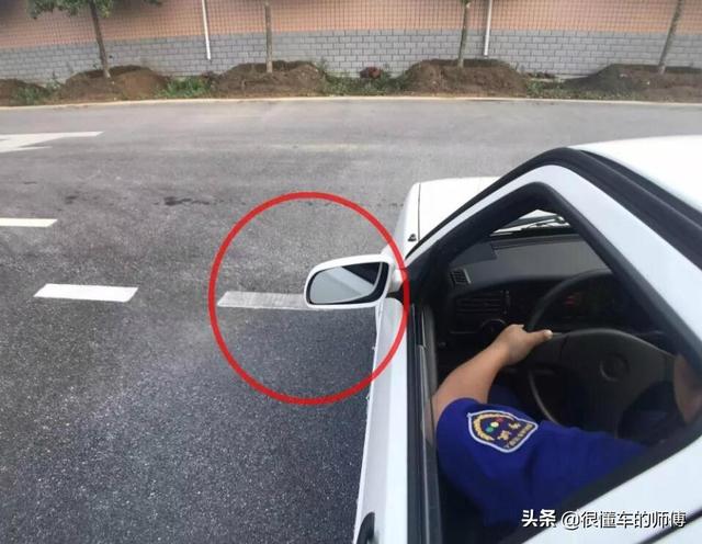 科目二倒车入库找点位，科目二 倒车入库 点位（倒车入库怎么找点位最准确）