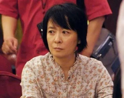 周星驰的老婆叫什么，他是周星驰电影的小人物（谁是周星驰的老婆）