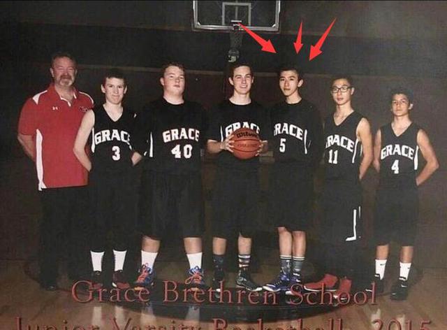 蔡徐坤的身世，蔡徐坤的个人简介如何（原来家世显赫身份不简单）