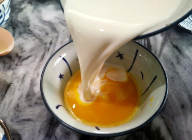 布丁的做法最简易，芒果布丁的做法窍门_芒果布丁的做法大全（教孩子做简易版牛奶布丁）