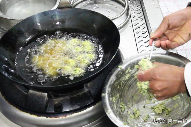 炸萝卜丝丸子，怎样炸萝卜丸子又脆又好吃窍门（不吸油不回软、外酥里软还开胃）