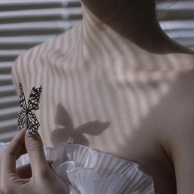 性感头像女生个性头像，女生性感头像／部位头像／“感动代替不了感情，念旧也回不到曾经” ​微信（部位头像丨一厢情愿，愿赌服输）