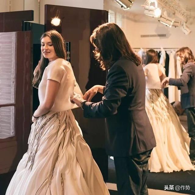 姚安娜为什么不姓任，姚安娜孟晚舟为什么不姓任（受邀参加了世界富豪皇室二代云集的成年舞会）