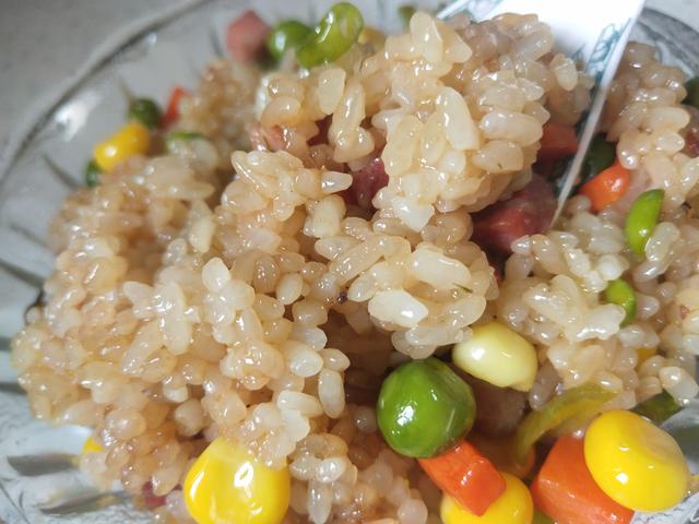 腊肉糯米饭的做法，腊肉糯米饭怎么做更好吃呢（想吃正宗腊肉糯米饭不用愁）