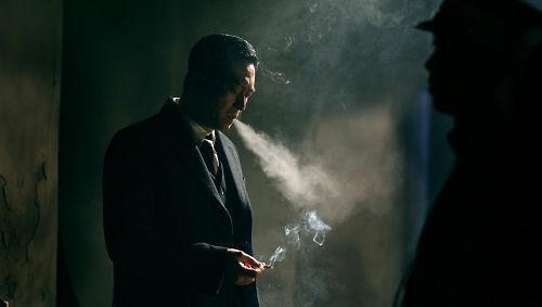 悬崖电视剧剧情简介，《悬崖》周乙的\