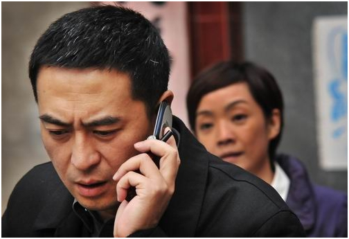 张嘉译第三任妻子，张嘉译第二任妻子是谁（与王海燕因戏生情相守13年）