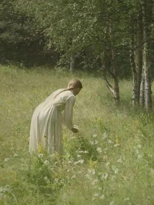 橄榄绿是什么颜色，翡翠橄榄绿是什么颜色（橄榄绿正在悄悄的流行…）