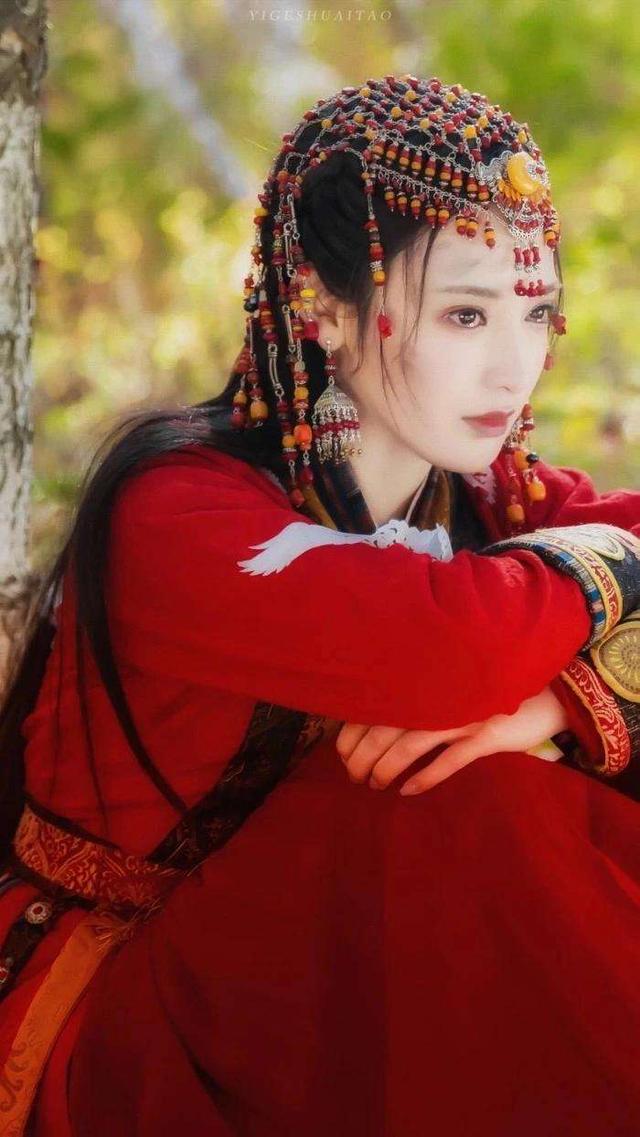 彭晓冉在电视剧灵魂摆渡里扮演什么角色，彭晓冉在电视剧灵魂摆渡里扮演什么角色了（《灵魂摆渡》里走出的3位小花）