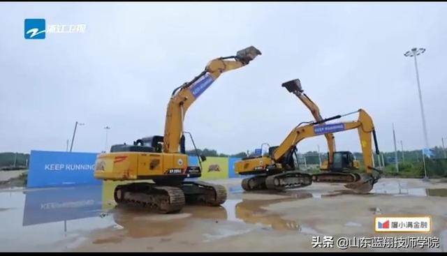 山东蓝翔挖掘机学校，山东蓝翔学挖掘机学费多少钱一个月（跑男兄弟团打卡山东蓝翔技师学院）