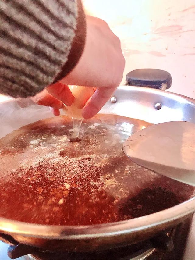 怎样煮鸡蛋面，鸡蛋面（煮鸡蛋面，先下鸡蛋还是先下面）