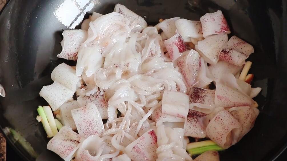 图片[4]-【沙姜焗鱿鱼】做法步骤图 做法很简单 这个季节吃最美味-起舞食谱网