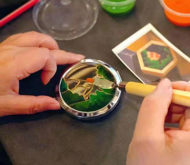 珐琅是什么,珐琅彩是什么工艺(珐琅:不是宝石,胜似宝石) 珐琅是什么,珐琅彩是什么工艺(珐琅:不是宝石,胜似宝石)