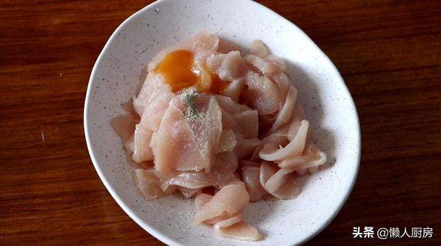 木耳炒鸡的做法怎么样做最好吃，木耳炒鸡的做法怎么样做最好吃窍门（不会做饭的人也能学会）