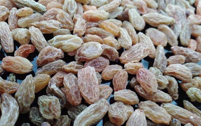 葡萄干的正确吃法，葡萄干正确的吃法（教你正确吃法，涨知识了）