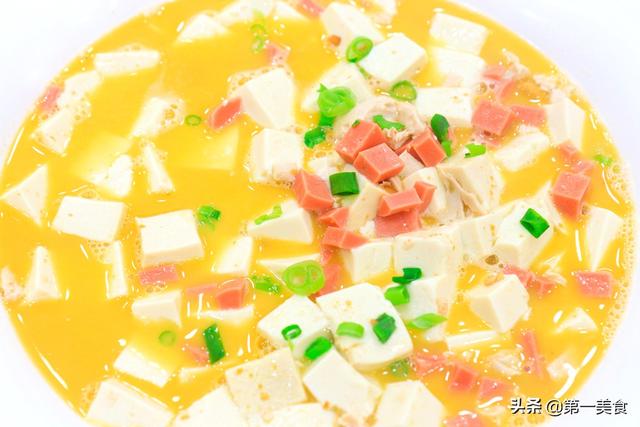 咸鸭蛋怎么做好吃，咸鸭蛋怎么做好吃又简单视频（豆腐和咸鸭蛋烧一盘、营养极高）