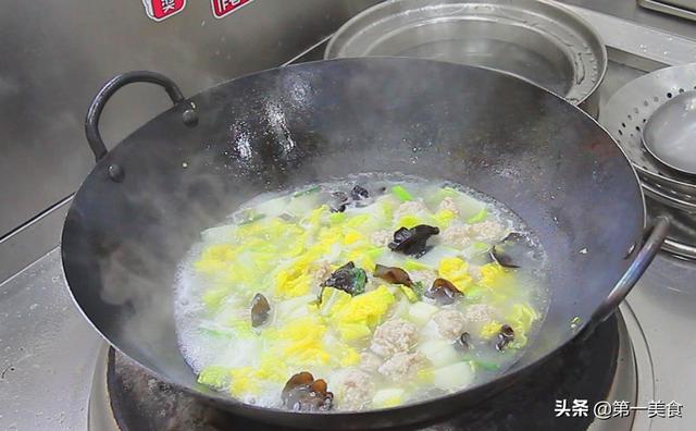 怎么做肉丸子，莲藕和肉怎么做肉丸子（劲道爽滑美味鲜）