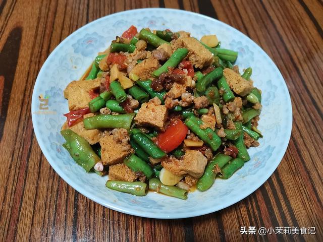 炒豇豆角用焯水吗，炒豇豆要焯水吗（豆角清脆入味不夹生）