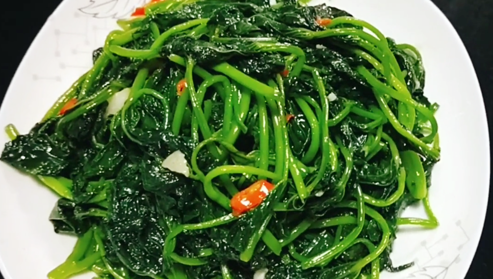 圖片[1]-【炒紅薯葉】做法步驟圖 教你一招 出鍋又青又脆一盤不夠吃-起舞食譜網