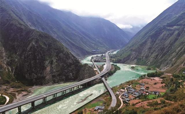 汶川海拔多少米，四川汶川县海拔多少米（什么是汶川）