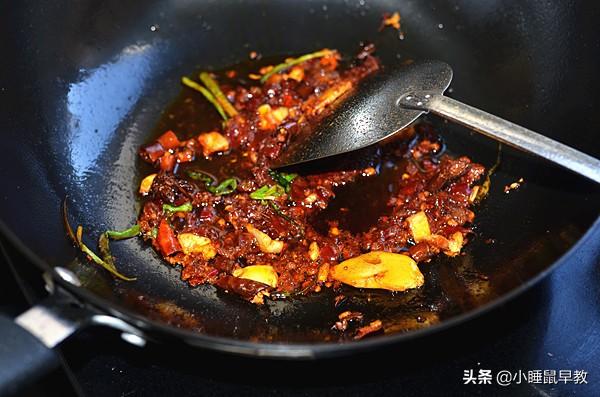 家常水煮鱼的做法，水煮鱼怎么做法才好吃视频（正宗水煮鱼家常做法）