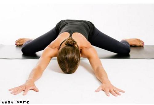 劈叉的正确姿势，怎样练习竖叉（两个方法就能帮你开胯）