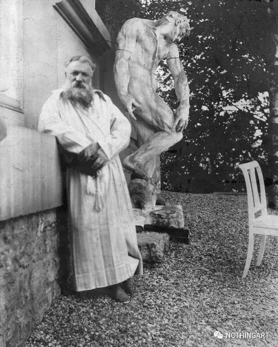 巴尔扎克像雕塑赏析，巴尔扎克像（他是清醒而孤独的思想者）