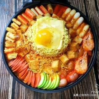 辣白菜火锅的做法窍门，辣白菜火锅的做法大全窍门（在家吃个韩式部队火锅）