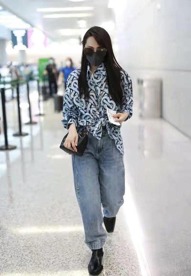 伊能静比秦昊大几岁呢，秦昊的老婆伊能静比秦昊大几岁（伊能静明明比秦昊大10岁）