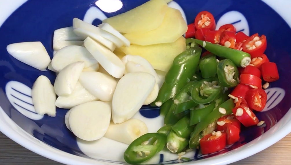 圖片[3]-【香菇燜雞肉】做法步驟圖 教你正確做法 比飯店還香-起舞食譜網(wǎng)