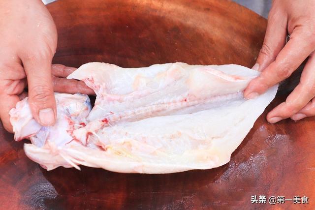清蒸鲈鱼怎么做，如何制作清蒸鲈鱼（这才是我想要的清蒸鲈鱼做法）