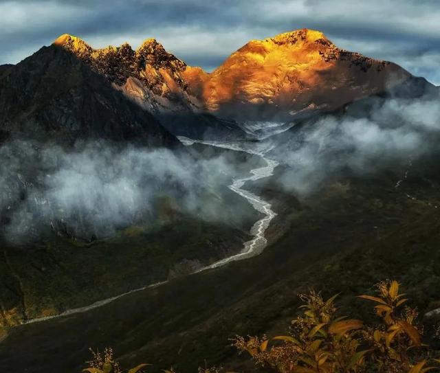 日华念什么，鏚龘龖孄飝怎么读（或曰男女交合）